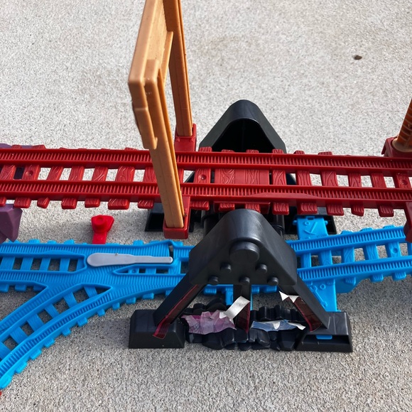 Thomas & Friends “Crystal Caves Adventure Set” train track - Picture 4 of 8